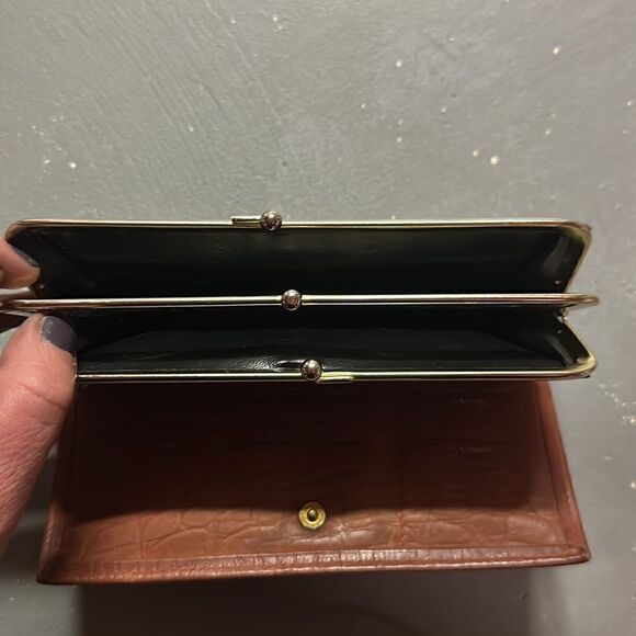 Light Tan Buxton Vintage Leather Tri Fold Wallet - Picture 3 of 5